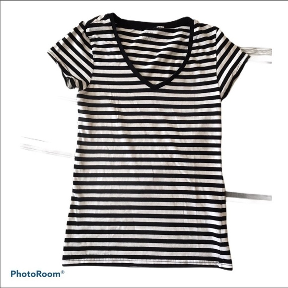BLACK And White V Neck T Shirt | M - Picture 2 of 5